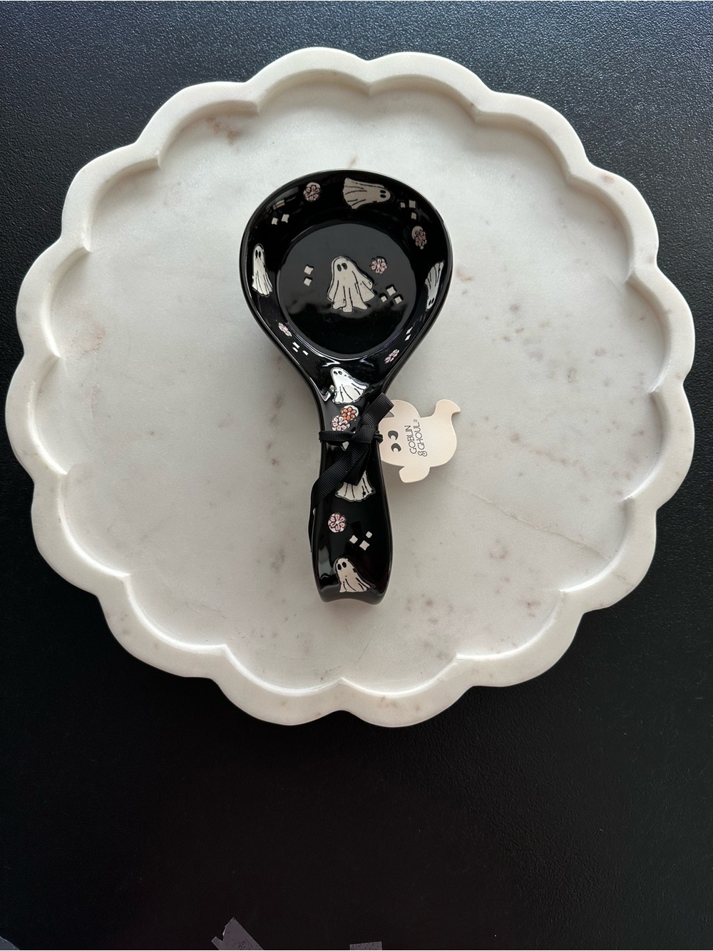 White Ghost & Flower Patterned Spoon Rest - Picture 2 of 4